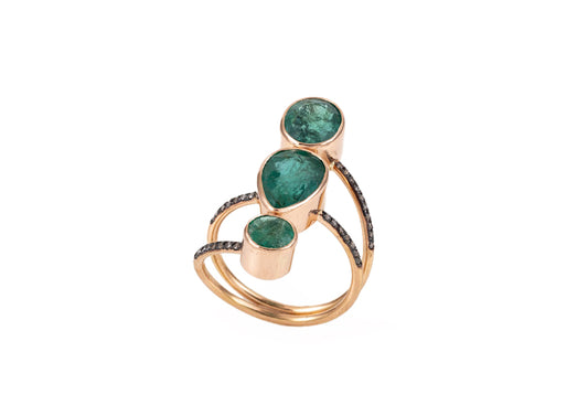 Ring with three emeralds and diamonds