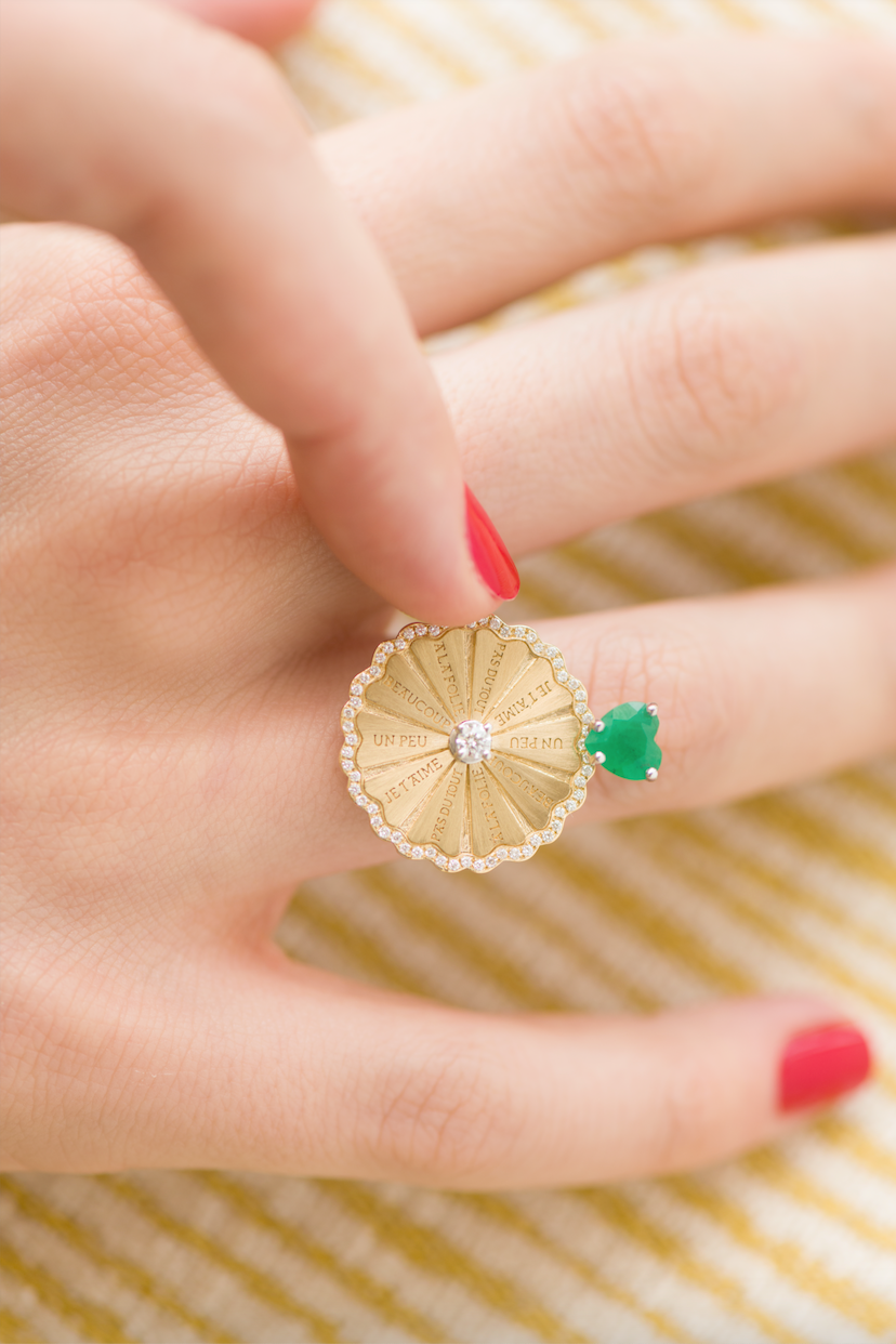 Spinning Marguerite Ring with Emerald Heart