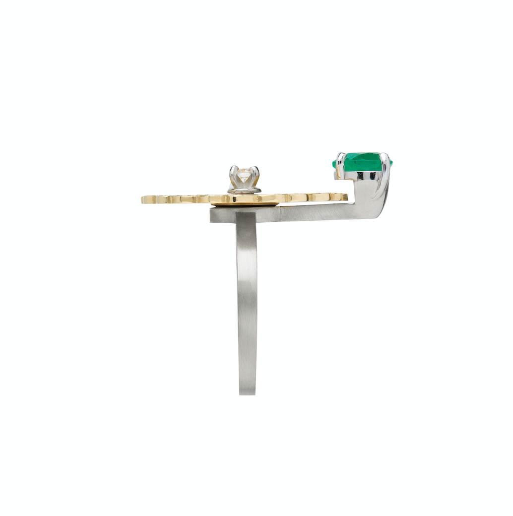 Spinning Marguerite Ring with Emerald Heart
